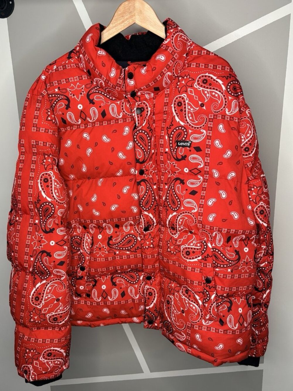 Levi's Jacket Men's XL Red Paisley Bubble Puffer Full Zip Bandana Print Quilted